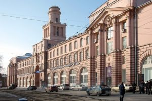 ИТМО отказали в аккредитации факультета, на котором учится 600 человек. Почему это произошло и зачем один из студентов судится с Рособрнадзором