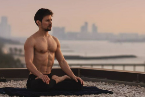 Павел Дуров вернулся в инстаграм с фотографией голого торса и философской подписью. В твиттере уже делают мемы 💪