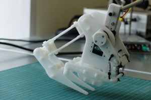 Ученые ИТМО разработали гибкого робота. Его можно будет применять для доставки грузов и обслуживания инфраструктуры