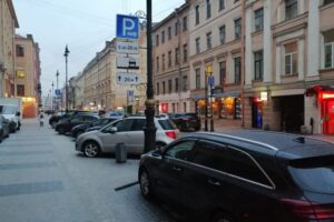 Петербуржец сбил велосипедистку на пешеходном переходе и отсудил у нее компенсацию