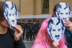 РКН писал «иноагентские» справки на руководство «Фонтанки», преподавателя ВШЭ и экс-главу штаба Навального. Вот новые имена тех, за кем следит власть