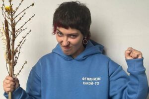 «У меня от злости холодели конечности». Интервью с акционисткой Катрин Ненашевой — о сообществе поддержки для остающихся в России, пытках и ПТСР
