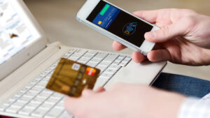 Мошенники начали выманивать деньги, угрожая обвинениями в финансировании ВСУ