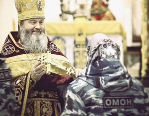 Все инструкторы курсов военной подготовки при Кронштадтском соборе ушли на войну, узнала «Бумага». В СБУ считают, что это ЧВК «Андреевский крест»