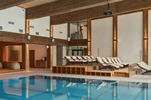 Где согреться осенью и зимой? Вот 10 спа-пространств под Петербургом — с банями и теплыми уличными бассейнами