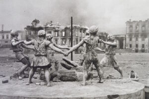Классик советской фотографии, акварелист XIX века и другие новые выставки Петербурга