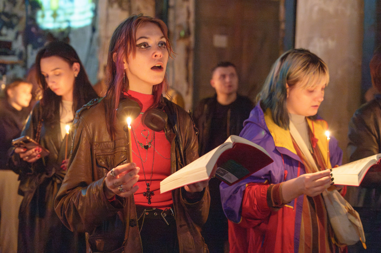 Пасхальная служба в Анненкирхе. Фото: «Бумага»