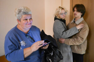 «Ребята просто хотят, чтобы про них забыли. Так будет лучше, пока они не окажутся на свободе». Интервью мамы Наоко — сегодня певицу снова арестовали 