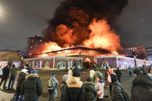 «Мы взяли огнетушители и выдвинулись в сторону очага». Очевидцы — о пожаре на Правобережном рынке