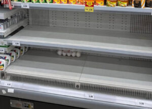 Отсутствие яиц в продуктовых в центре Тбилиси обсуждают в тредс