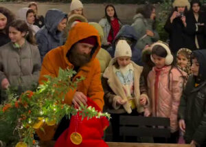 Не выбрасывать пластик после новогодних праздников призвало Cafe Mziuri