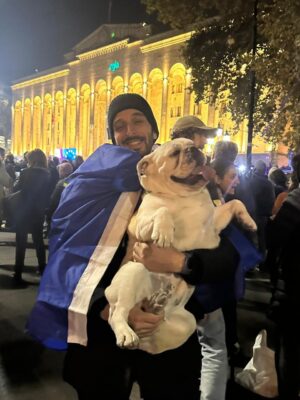 Активиста впервые приговорили к четырем суткам ареста за протест на тротуаре. Его признали виновным в препятствовании передвижению пешеходов