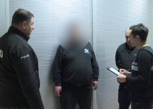 «Произвел беспорядочные выстрелы и ранил мать». В Тбилиси задержан 40-летний мужчина