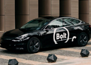 Таксистами в Bolt смогут работать только зарегистрированные по новым правилам иностранцы. Как это скажется на стоимости поездок в компании пока не знают
